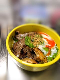 ガッツリ★お肉♪焼肉丼de温玉乗っけ-レシピのメイン写真