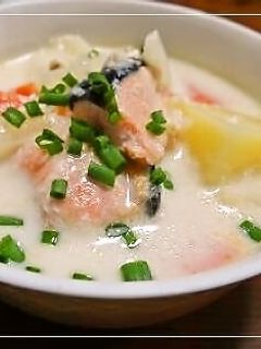 鮭とおじゃがの塩麹味噌ミルクスープ-レシピのメイン写真