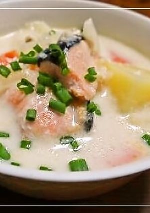 鮭とおじゃがの塩麹味噌ミルクスープ-レシピのメイン写真