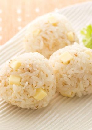 コロコロチーズのコンソメおにぎり-レシピのメイン写真