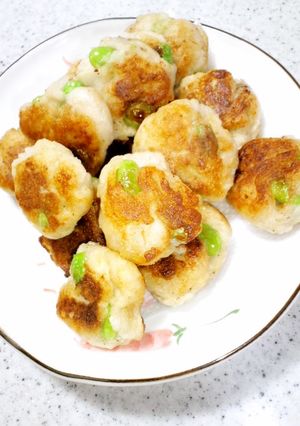 超絶☆簡単♪枝豆入り☆チーズ風味の里芋餅-レシピのメイン写真
