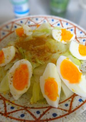 キャベツとゆで卵の蒸しサラダ-レシピのメイン写真
