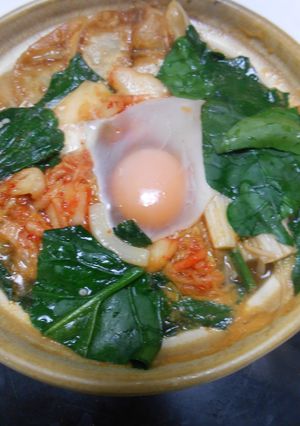 ほうれん草、餃子、キムチで鍋焼きうどん-レシピのメイン写真