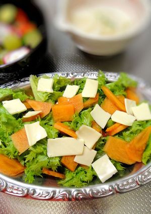 わさび菜と柿とチーズのサラダ-レシピのメイン写真