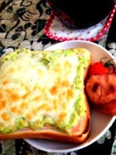 混ぜるだけツナ*アボカド*チーズトースト-レシピのメイン写真