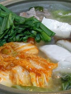 芯からぽかぽか!餃子キムチ鍋-レシピのメイン写真