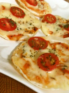 ★餃子の皮でパリパリ!!簡単ミニピザ★-レシピのメイン写真