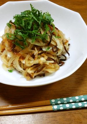 レンチン☆玉ねぎとちくわの塩昆布和え-レシピのメイン写真