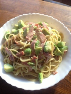 アボカドベーコンの簡単クリームパスタ-レシピのメイン写真