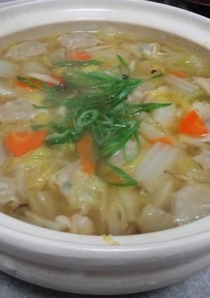 〆はラーメンで決まり!餃子鍋☆-レシピのメイン写真