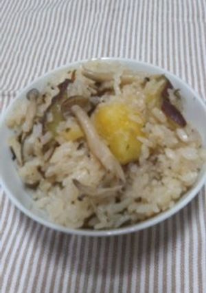 しめじサツマイモ塩昆布の炊き込みご飯-レシピのメイン写真