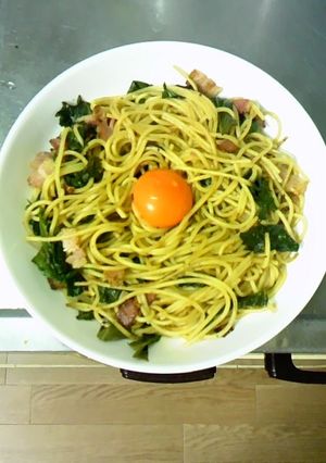 大葉とベーコンと卵（卵黄）だけのパスタ-レシピのメイン写真