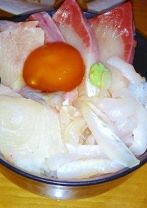 初心者絶品卵黄醤油漬けブリ海鮮丼-レシピのメイン写真
