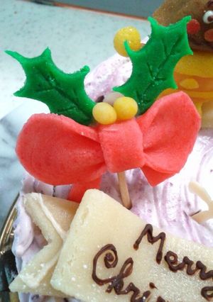 クリスマスケーキに☆ マジパンで柊-レシピのメイン写真