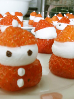 クリスマスに☆苺のサンタさん♪-レシピのメイン写真