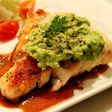 チキンステーキ アボカドソース添え