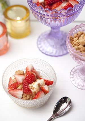 いちごとアイスとクランブルのデザート☆-レシピのメイン写真