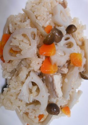 若鶏のこま切れとレンコンの炊き込みご飯-レシピのメイン写真