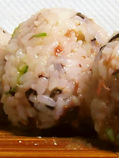 楽チン混ぜご飯! 梅しそおにぎり-レシピのメイン写真
