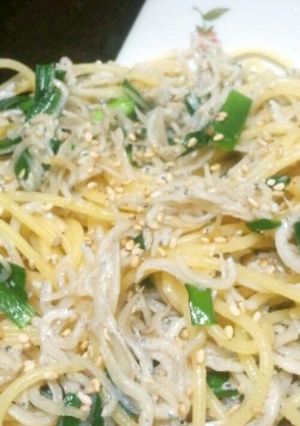 ごま香る~たっぷりしらすとニラの塩パスタ-レシピのメイン写真