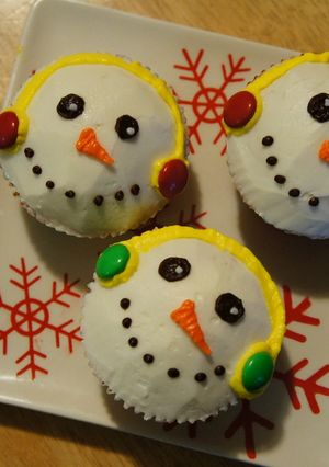 カップケーキのデコ(ゆきだるま)-レシピのメイン写真