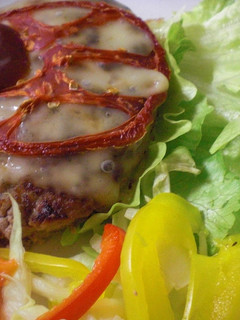ハンバーグ☆おつまみ・トマトをのせて☆-レシピのメイン写真