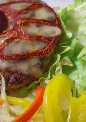 ハンバーグ☆おつまみ・トマトをのせて☆-レシピのメイン写真