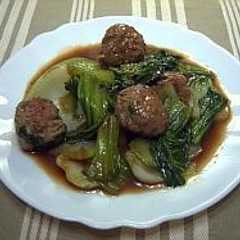 รูปของ 肉団子とチンゲン菜のオイスターソース炒め