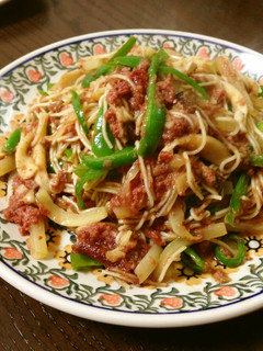 コンビーフとピーマンでチンジャオ温麺!-レシピのメイン写真