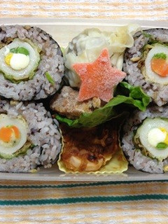 お弁当に✿ちくわ天カラフルマヨ太巻き-レシピのメイン写真