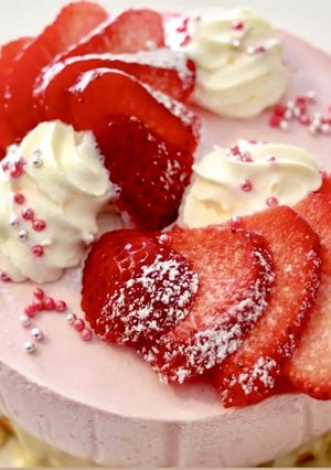 材料これだけ。簡単いちごのムースケーキ-レシピのメイン写真
