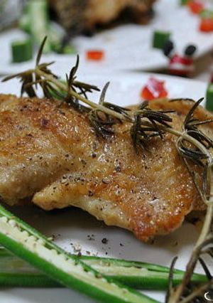 骨付きもも肉のローズマリー焼き蒸し-レシピのメイン写真