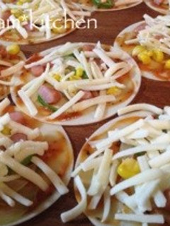 餃子の皮でパリパリ簡単ピザ風♪-レシピのメイン写真