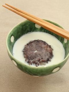 おはぎでパパッと!ホットミルクぜんざい-レシピのメイン写真