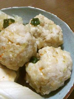 お鍋にはんぺん入り鳥団子-レシピのメイン写真