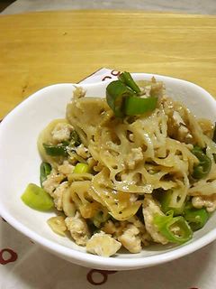 副菜に。れんこんの鶏そぼろきんぴら-レシピのメイン写真