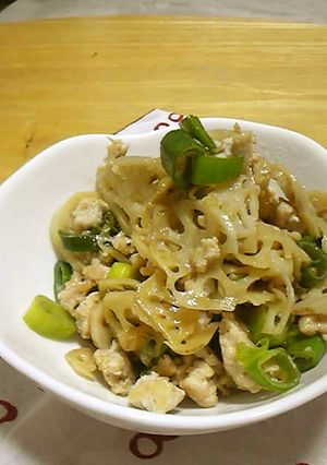 副菜に。れんこんの鶏そぼろきんぴら-レシピのメイン写真