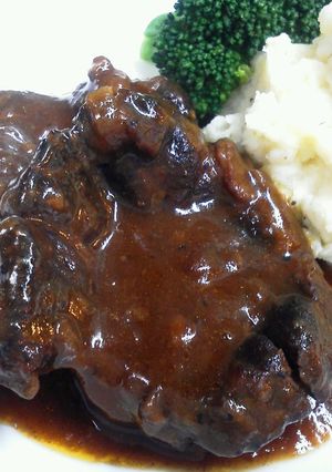 圧力鍋で簡単!!牛すね肉の赤ワイン煮-レシピのメイン写真
