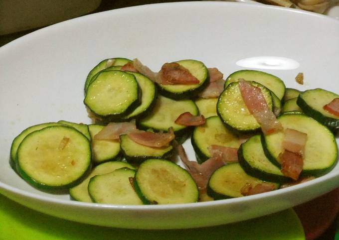 ズッキーニのオリーブ炒め(*´∀｀*) by なっとう♪ 【クックパッド  