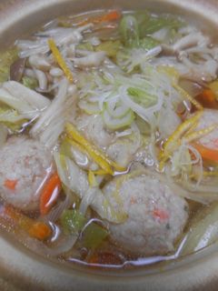 土鍋で具沢山・鶏肉団子スープ(おかず鍋)-レシピのメイン写真