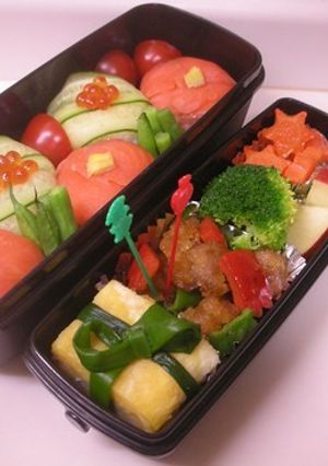 プレゼント型卵焼きと手鞠寿司のお祝い弁当-レシピのメイン写真