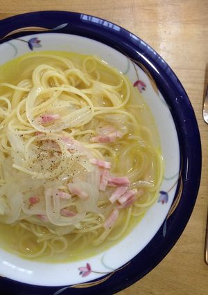 玉ねぎベーコンの簡単スープパスタ-レシピのメイン写真