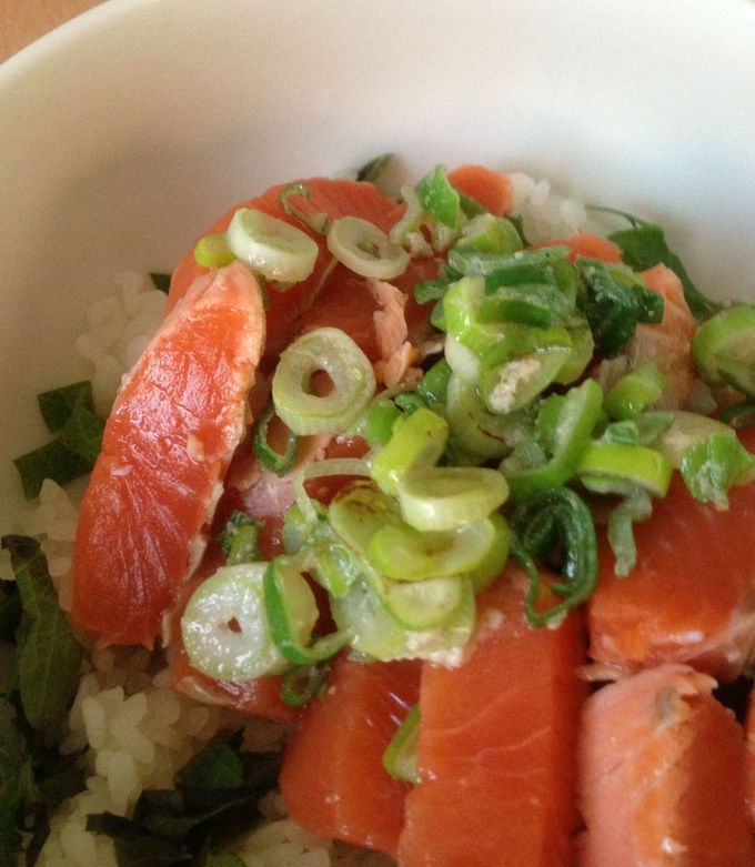 ネギ塩サーモン丼 by 三四郎 【クックパッド】 簡単おいしいみんなの