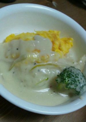 ホワイトソースオムライス-レシピのメイン写真