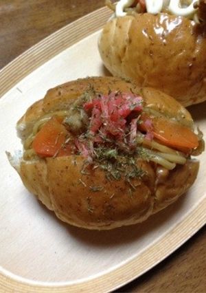 焼きそばの残りで☆焼きそばパン-レシピのメイン写真