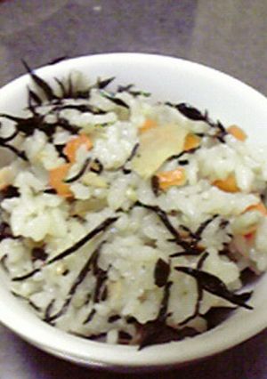 松茸香る☆ひじき入り炊き込みご飯♪-レシピのメイン写真