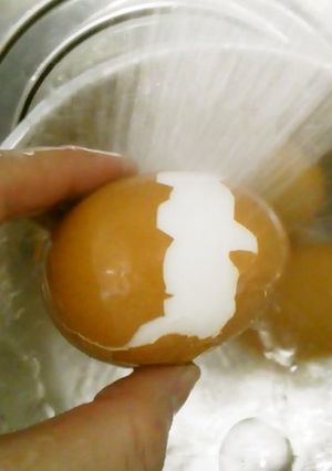 固ゆで卵の作り方とツルンと殻を剥くコツ-レシピのメイン写真