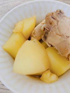 じゃがいもと骨付き鶏肉の煮物-レシピのメイン写真