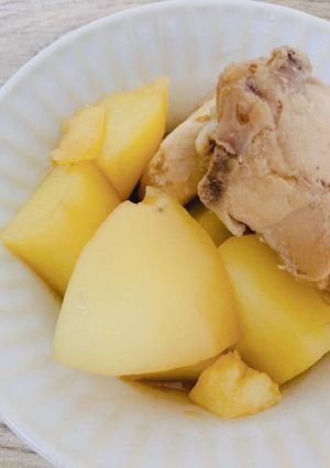 じゃがいもと骨付き鶏肉の煮物-レシピのメイン写真