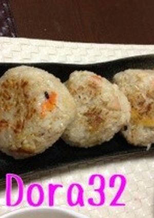 焼き炊き込み おにぎりチーズin-レシピのメイン写真
